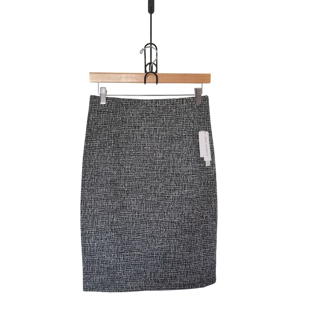 Amanda + Chelsea Small Stretch Comfort Waist Skirt Corporate Chic Quiet Luxury